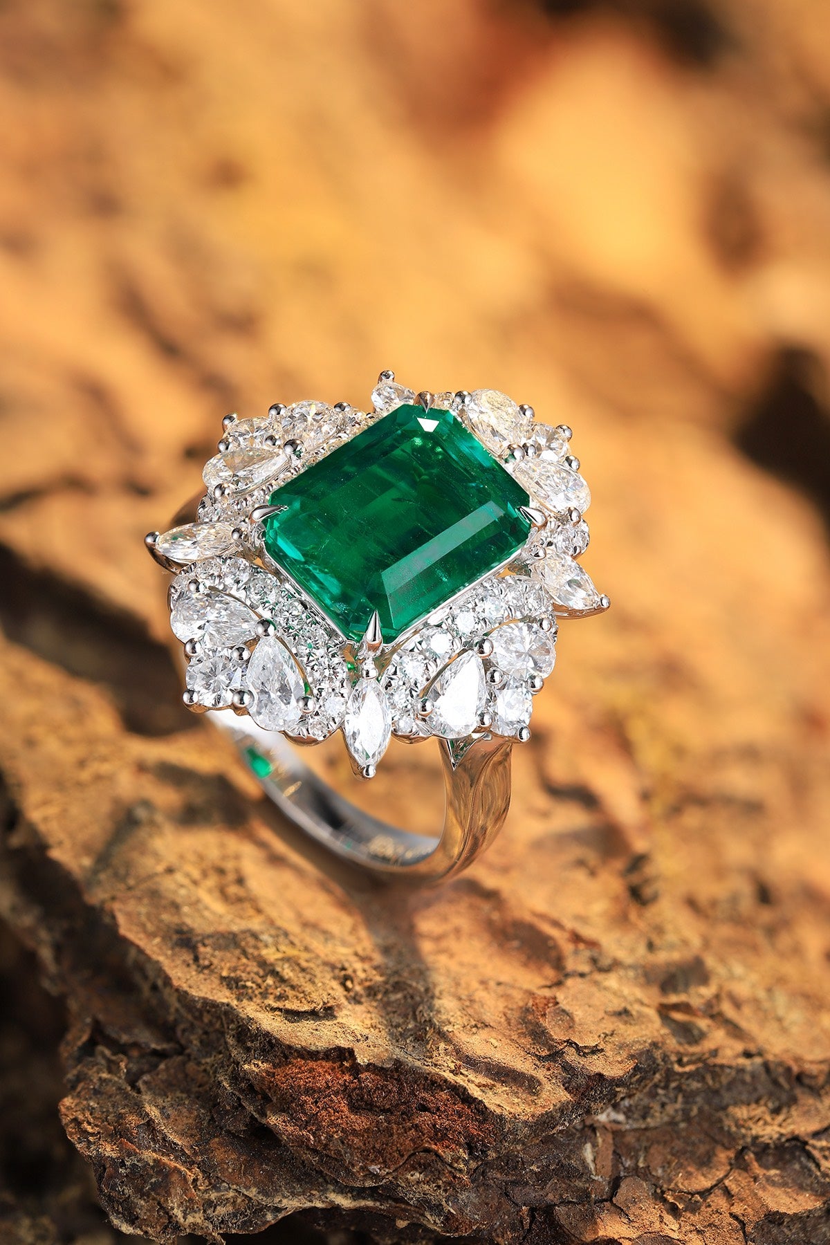 18K Gold Lab - Grown Emerald Ring A – JSEGR1193A