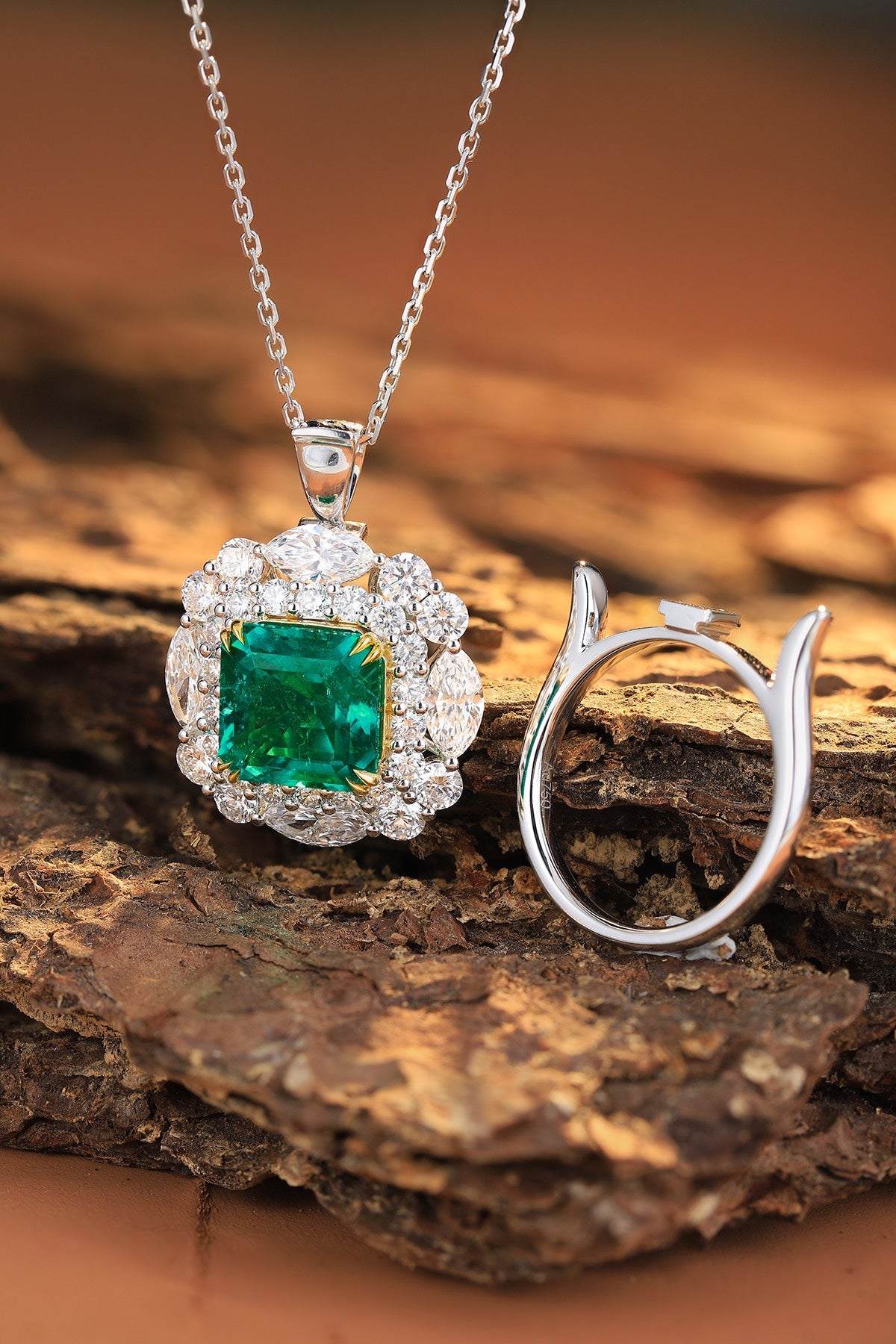 18K Gold Lab - Grown Emerald Ring & Pendant Two - in - One Style A – JSEGR695A