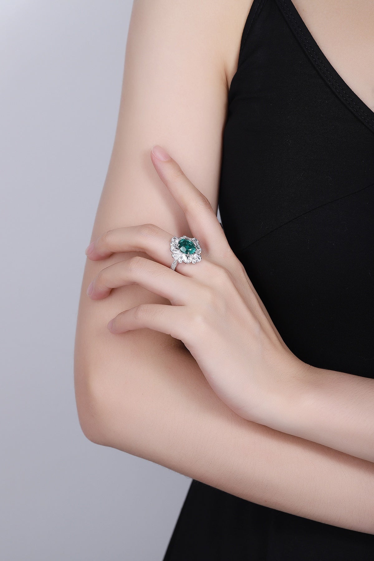 Sterling Silver Lab - Grown Emerald Ring W – JSEGR147Y