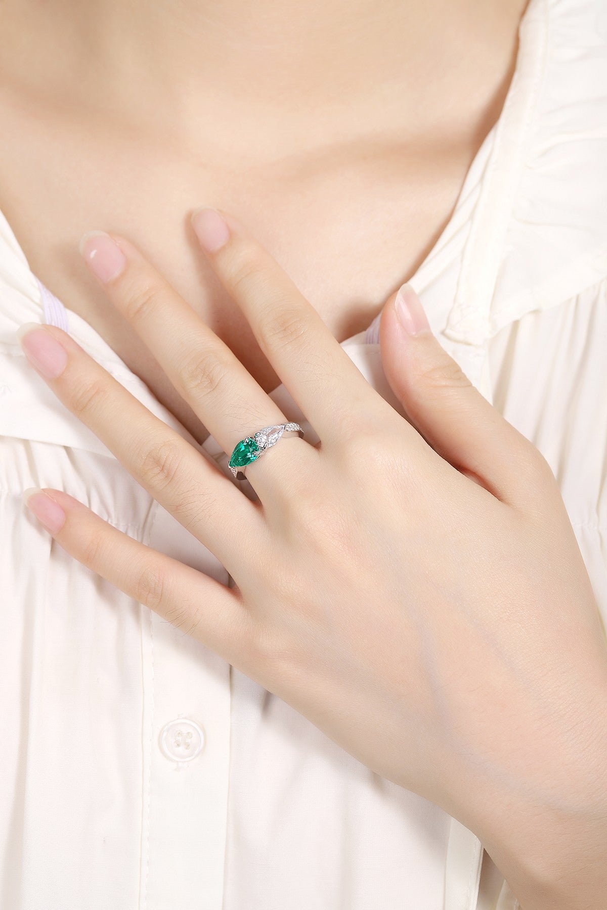 Sterling Silver Lab - Grown Emerald Ring A – JSEGR402Y