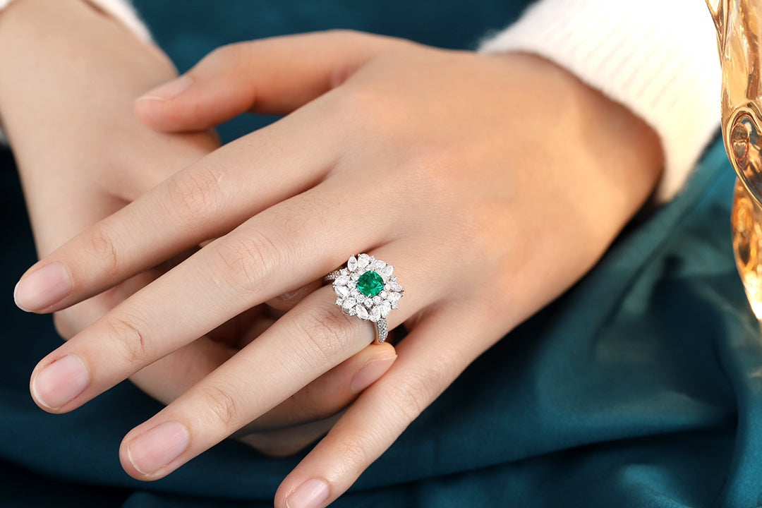 18K Gold Lab - Grown Emerald Ring and Pendant Two-in-One Style A – JCSR1066A