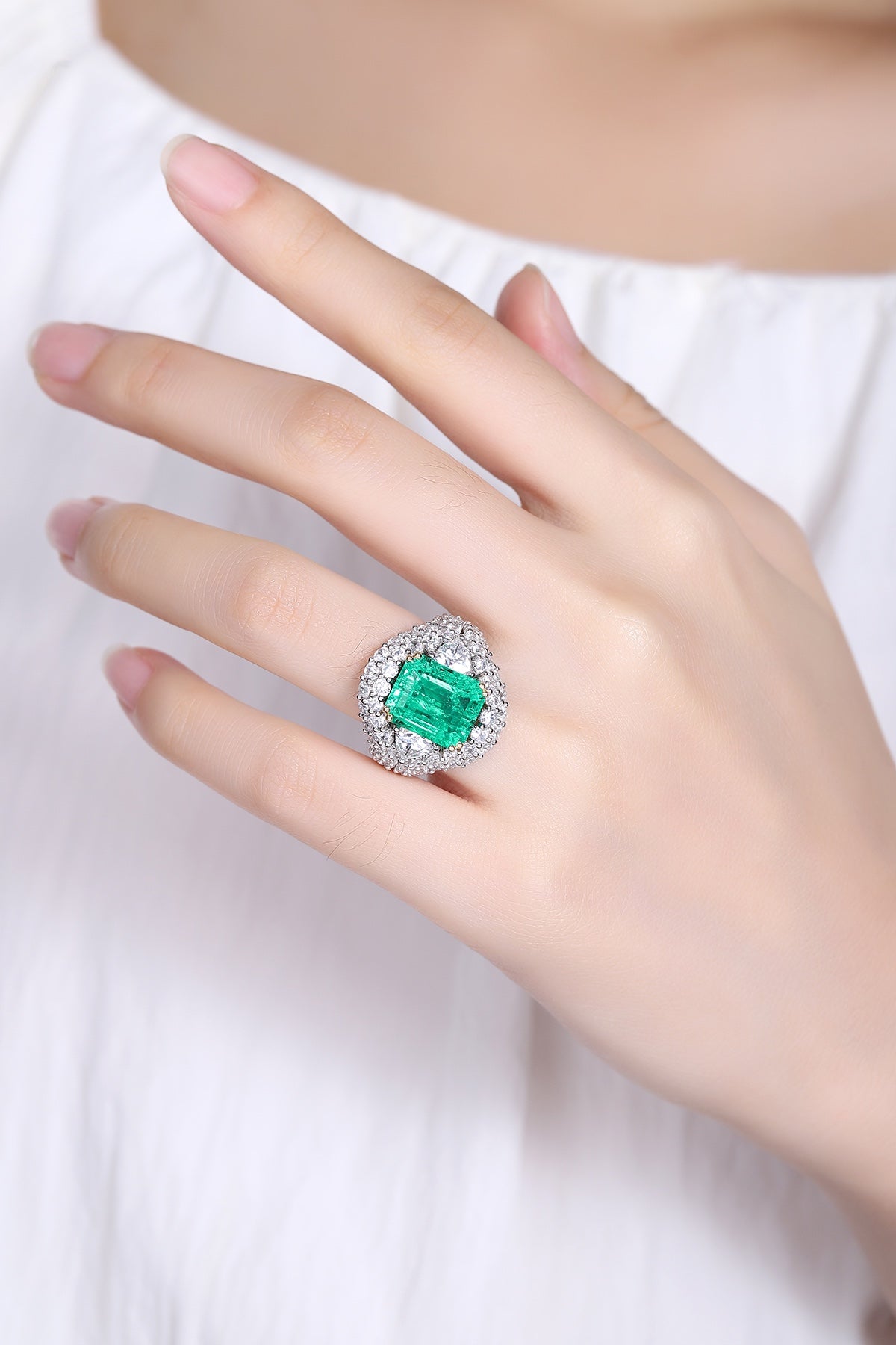 18K Gold Lab - Grown Emerald Ring A – 18001