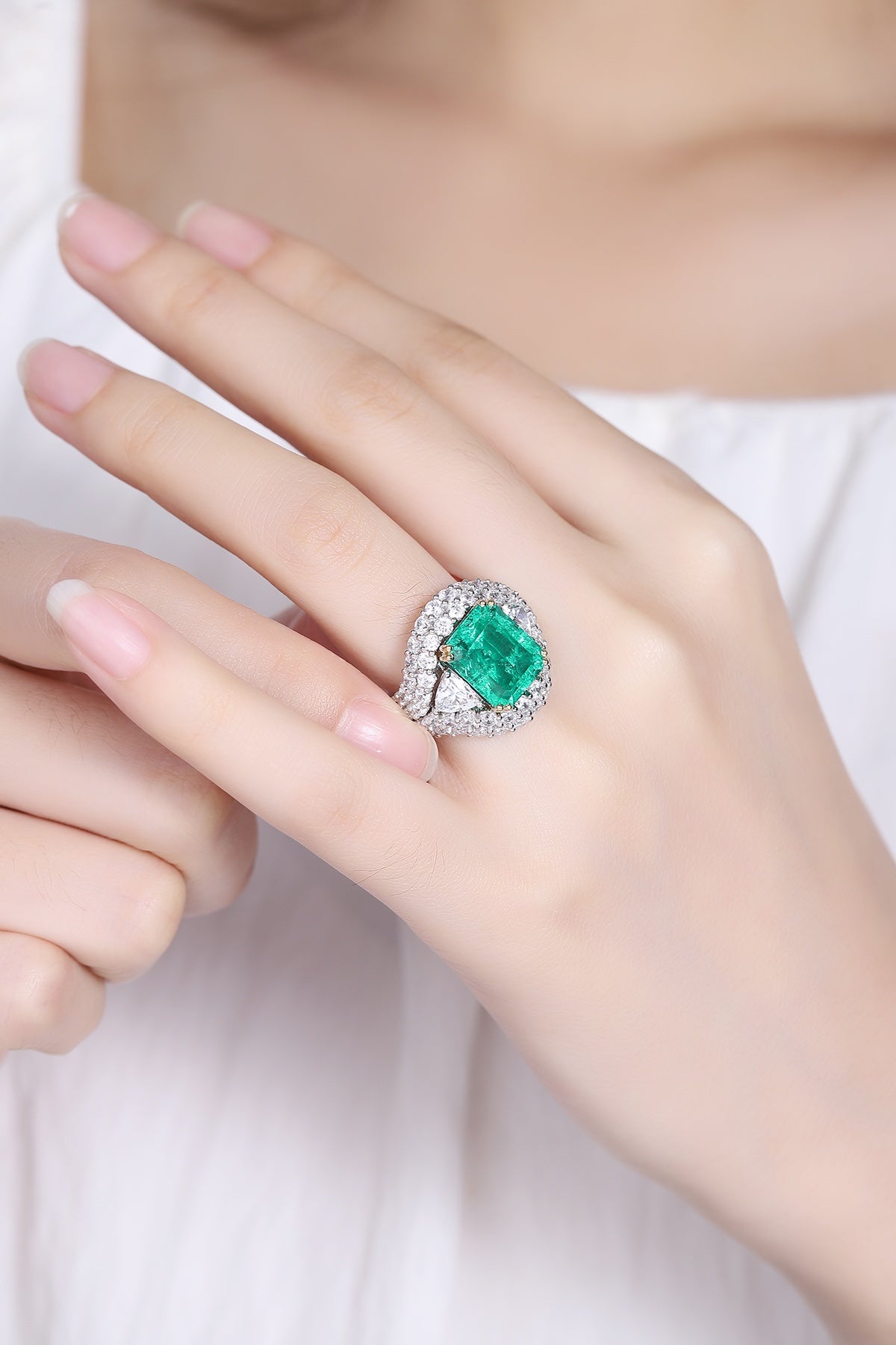 18K Gold Lab - Grown Emerald Ring A – 18001