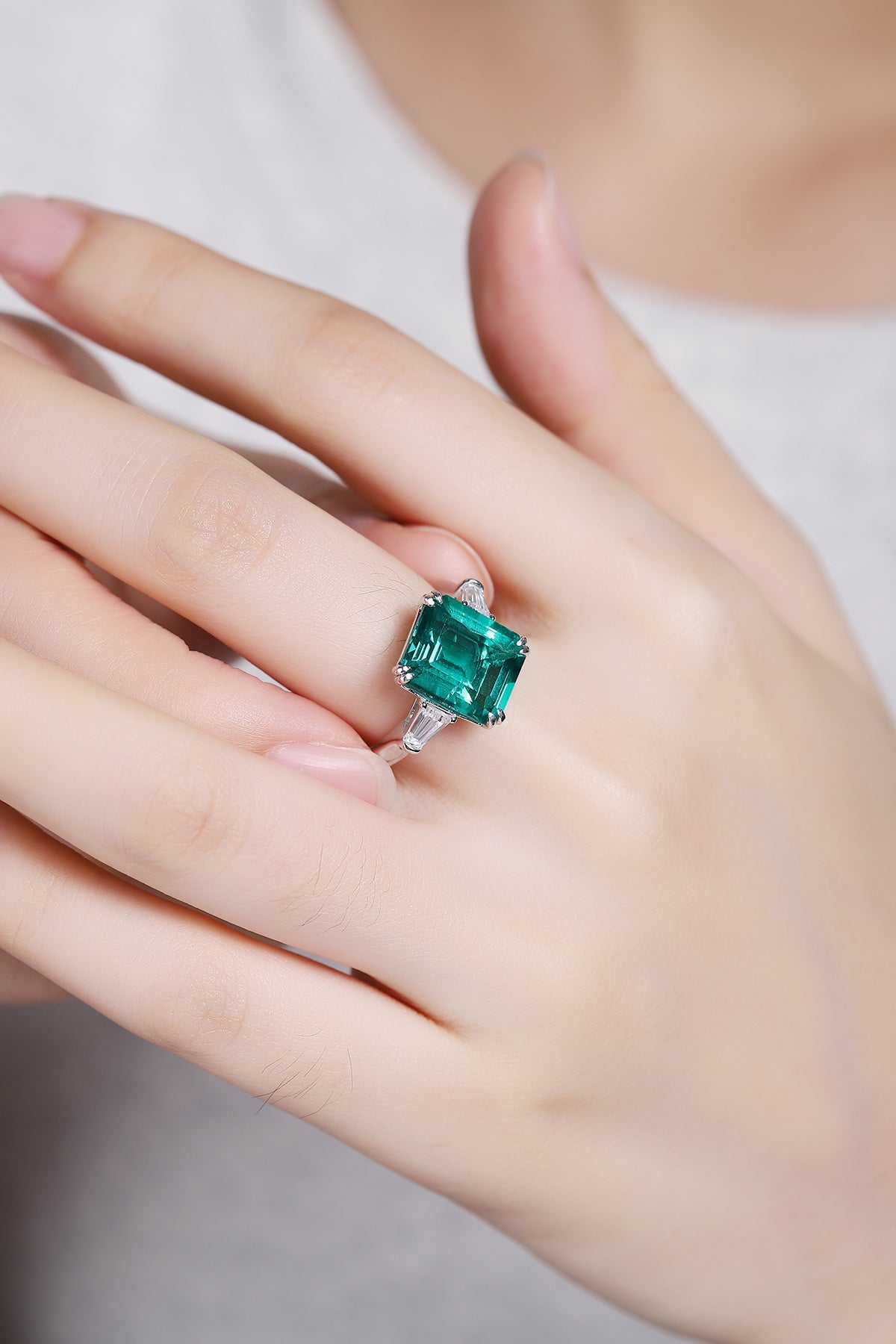 Sterling Silver Lab - Grown Emerald Ring W – JSEGR1417Y
