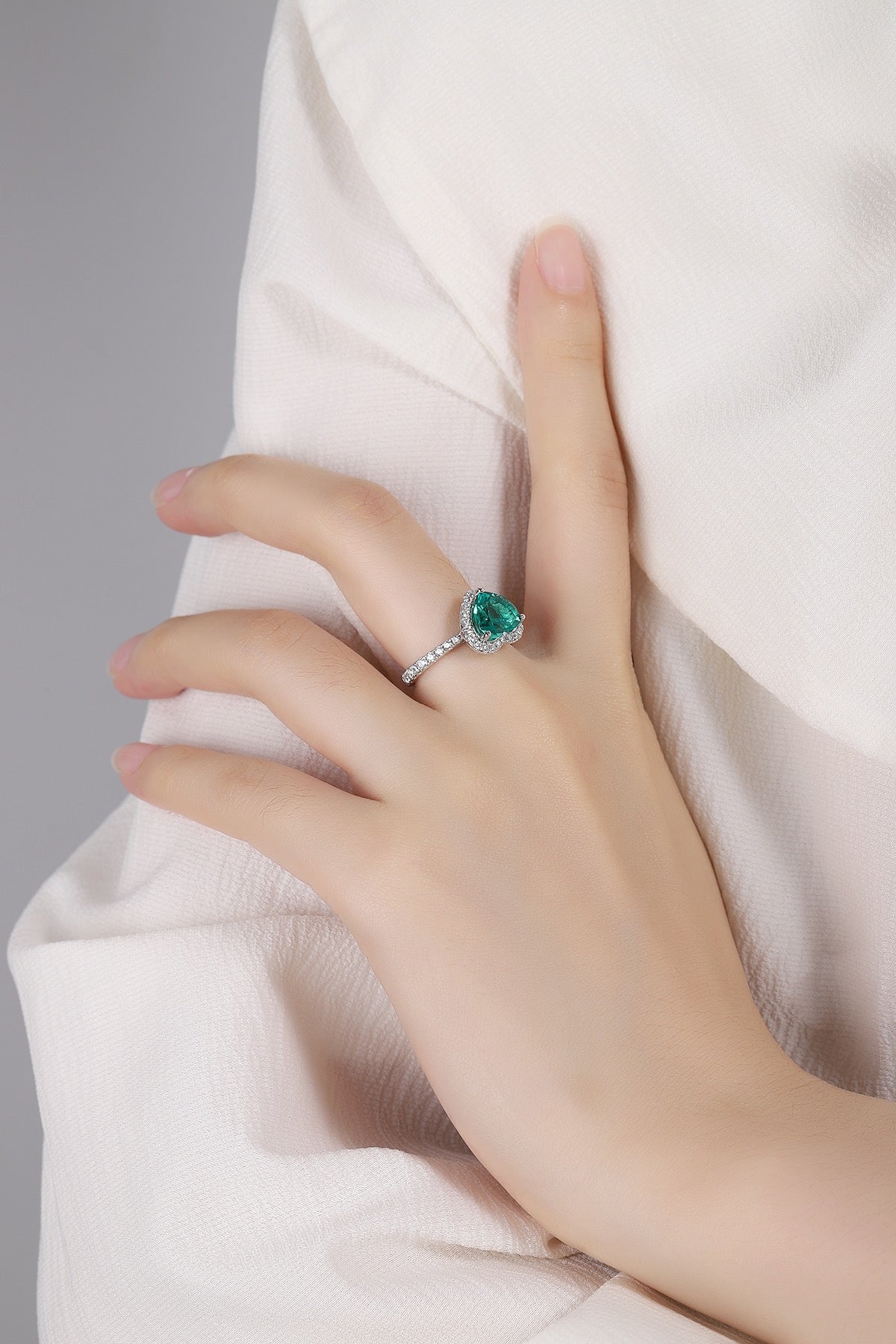 Sterling Silver Lab - Grown Emerald Ring A – JSEGR213Y